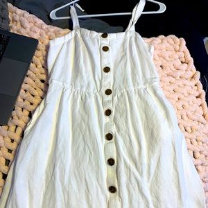 white button up dress!